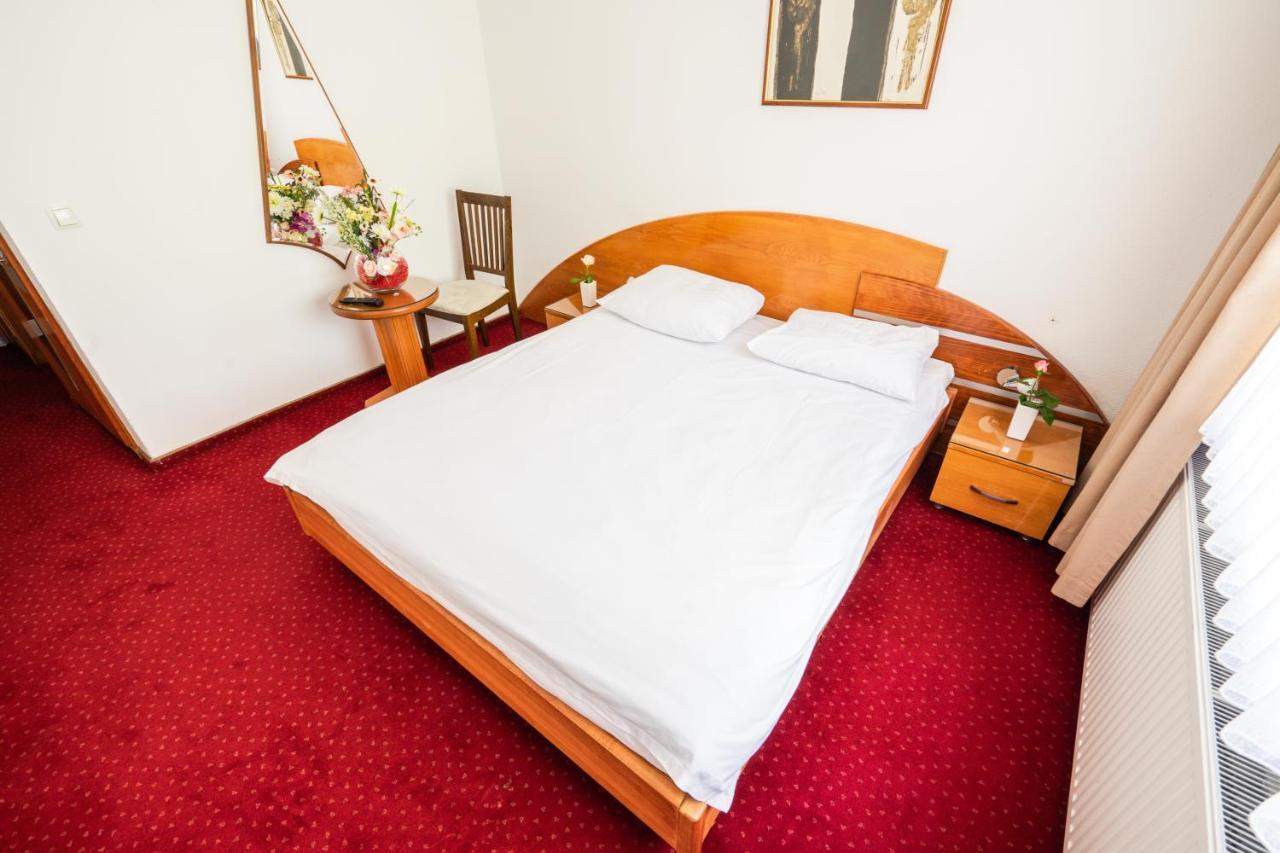 Park Hotel Bihac Exterior photo
