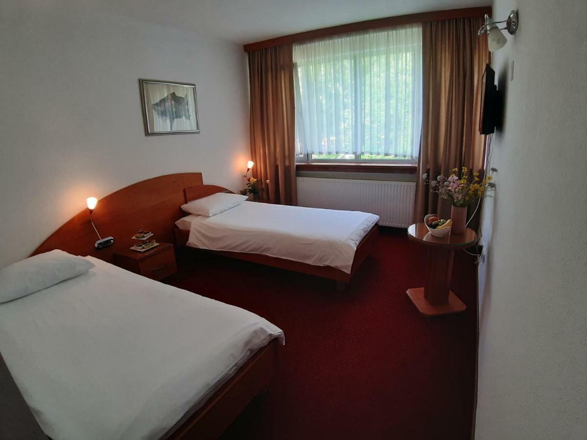 Park Hotel Bihac Exterior photo